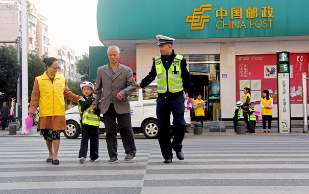 邵武成立南平首支交通安全宣傳志愿服務(wù)隊(duì).jpg